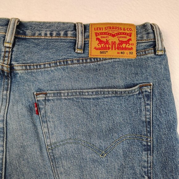 Levi's 501 Button Fly Jeans Mens 40x32 Light Wash Red Tab - Picture 3 of 9